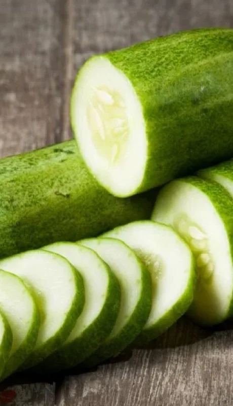 Parece raro, pero aconsejan no echarle ni sal ni vinagre: uno de los trucos para no repetir pepino durante todo el día.