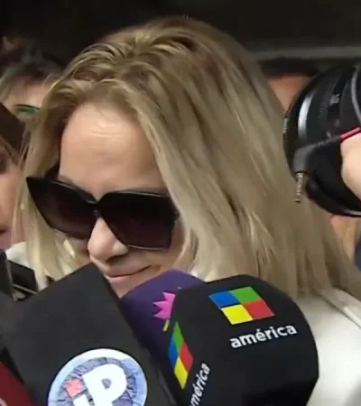 Verónica Ojeda sale del tribunal       /