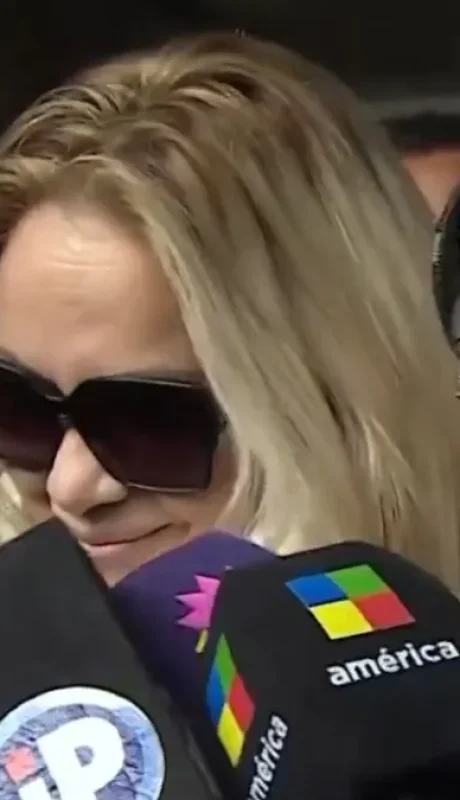 Verónica Ojeda sale del tribunal       /