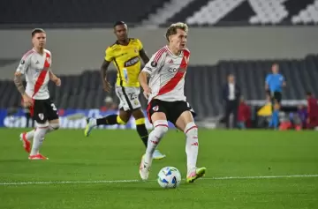 River hizo todo, menos el gol, para derrotar a Barcelona de Guayaquil