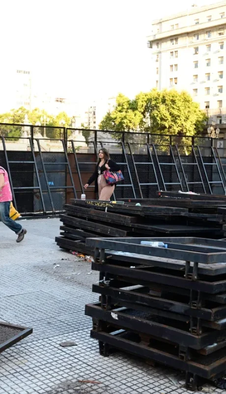 El Congreso ya está vallado a la espera de la marcha de los jubilados y la CGT.