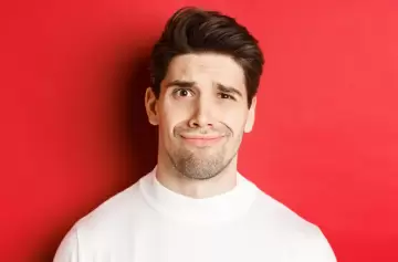 Los hábitos que debilitan tu inteligencia, según la psicología moderna