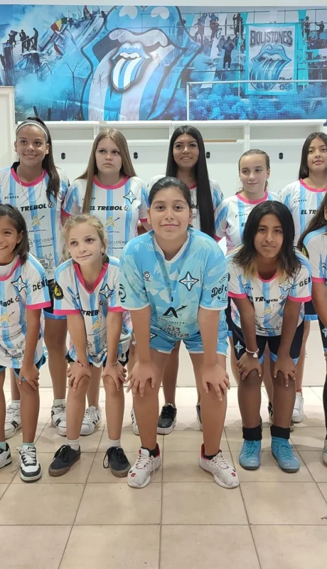 El plantel del Boli y su profesora Ivana Irusta