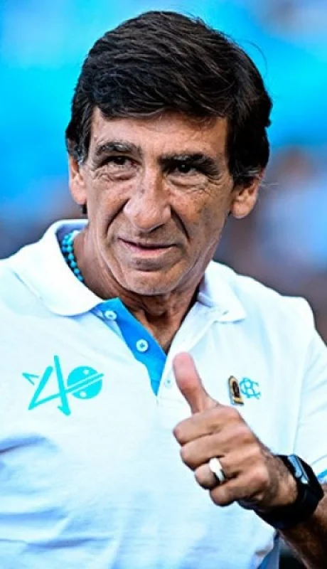 Gustavo Costas es candidato a mejor DT de América.