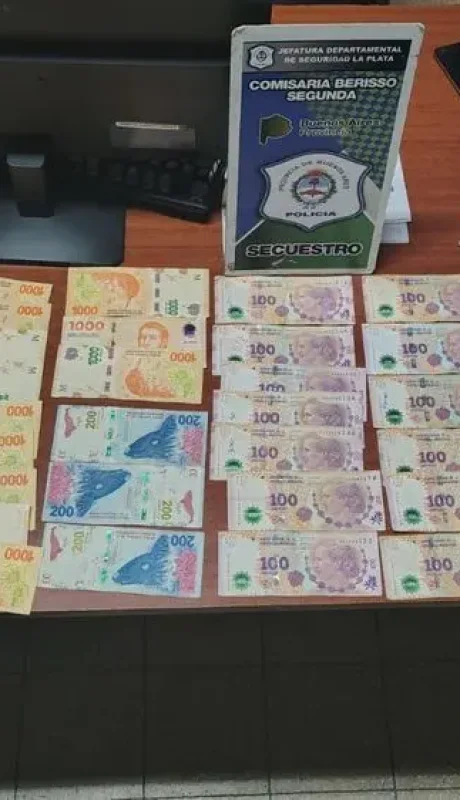 El dinero que devolvió la madre y habían robado sus hijos adolescentes. (Foto: web)