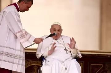 Francisco reaparece en Domingo de Ramos y conmueve con su mensaje de compasión