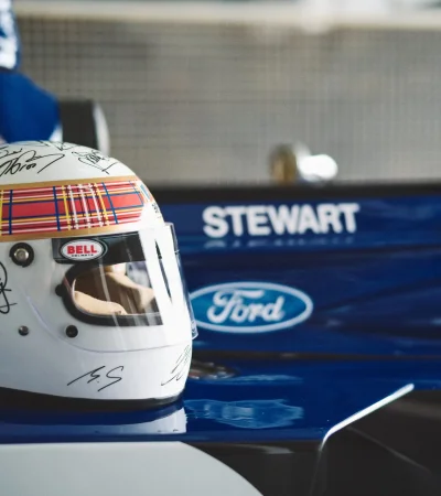 Michael Schumacher firmó un casco para una causa benéfica de una leyenda de la F1