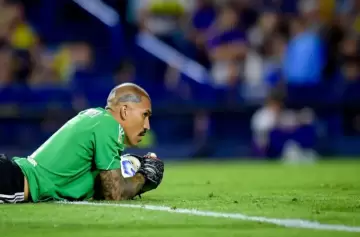 Video: el blooper del arquero de Deportivo Riestra que recorre todo el país