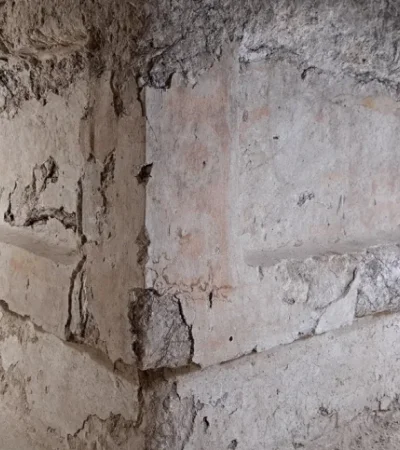 Altar con cuerpos hallado en una antigua ciudad maya.