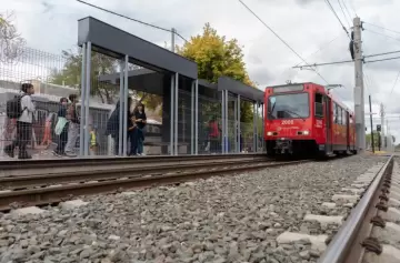 El Gobierno de Mendoza pondrá molinetes para evitar "colados" en el Metrotranvía