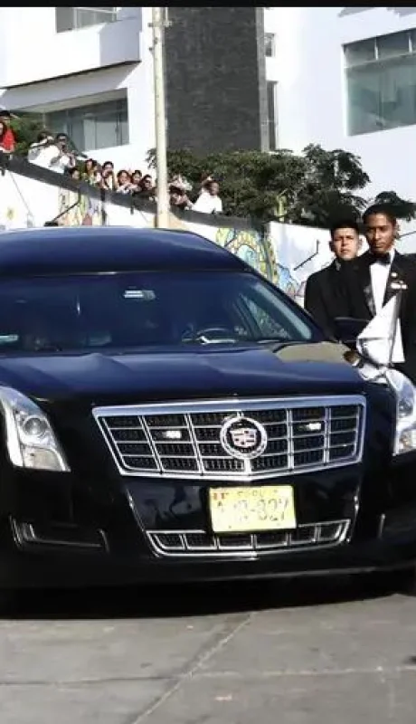 Perú tiene todas sus banderas a media asta por la partida de Vargas Llosa.