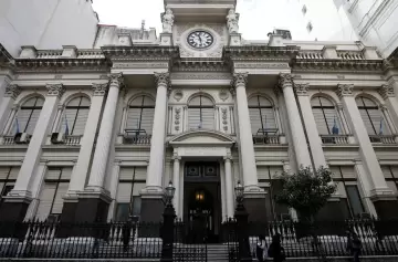 Con una supertasa, el Gobierno logró captar US$ 1.000 millones con un bono en pesos