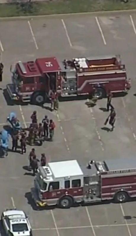 El tiroteo sorprendió a los alumnos, aparentemente, cuando almorzaban en la cafetería.