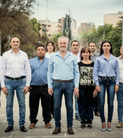 Parte de los militantes del Partido Libertario en Guaymallén con Marcelo Reginato a la cabeza.