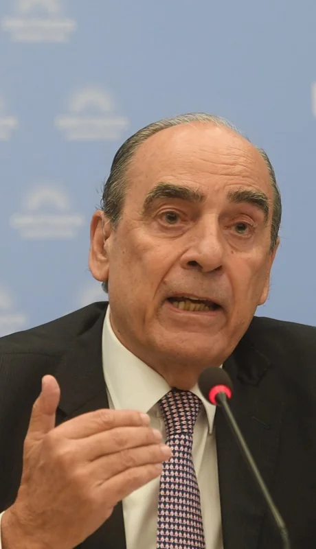 Francos mostró su adiestrada cintura política y supo sortear los cuestionamientos a la estrecha relación bilateral.