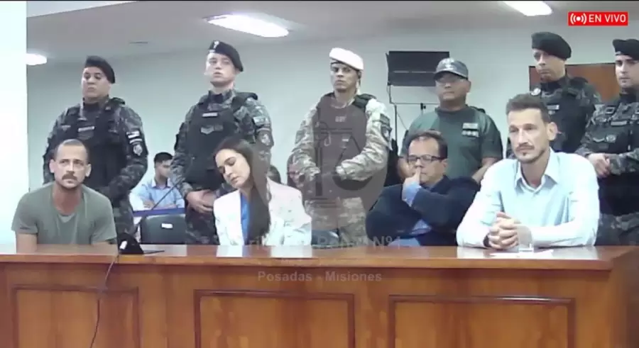 Sebastián y Germán Kiczka (en los extremos de la mesa).