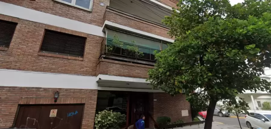 El horrendo crimen fue cometido en este edificio de Ramos Mejía. (Imagen: web)