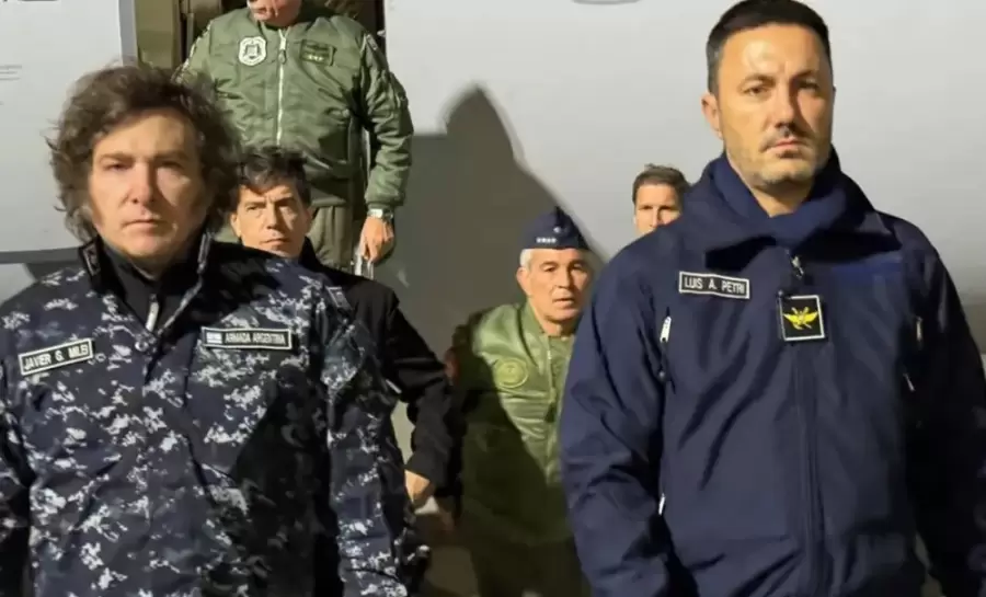 El presidente Javier Milei y el ministro de Defensa, Luis Petri.