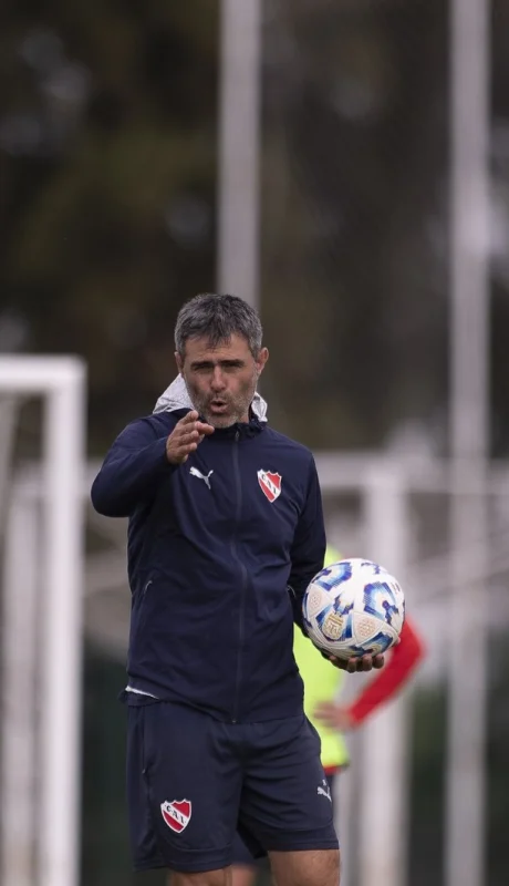 El Rojo de Avellaneda lidera la Zona B.