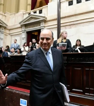 Francos entra a la sesión de Diputados