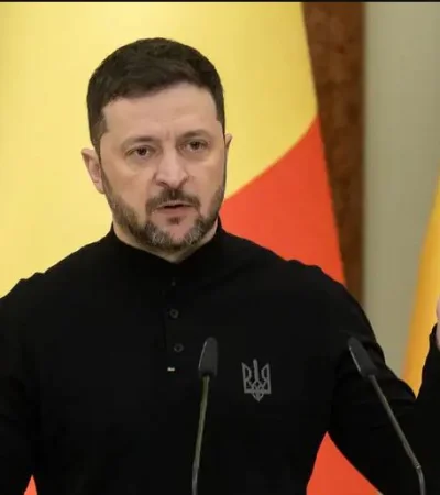 El líder ucraniano insiste que China actúa con un rol de apoyo militar decisivo a Moscú.