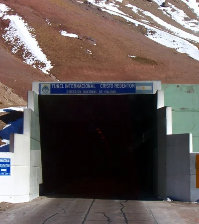 Tunel internacional Cristo Redentor      /