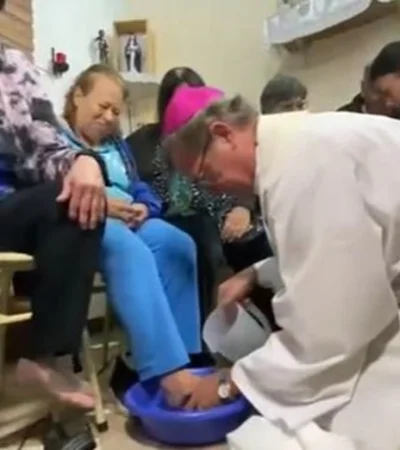 Este Jueves Santo, la Iglesia Católica lavó los pies de los jubilados y pidió por una jubilación digna para ellos.
