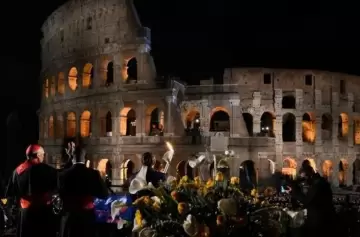 El Papa no pudo estar en el Vía Crucis del Coliseo romano