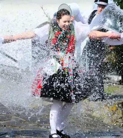 Locsolkodás, una tradición hungara.