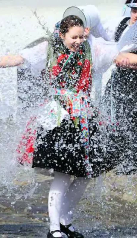 Locsolkodás, una tradición hungara.