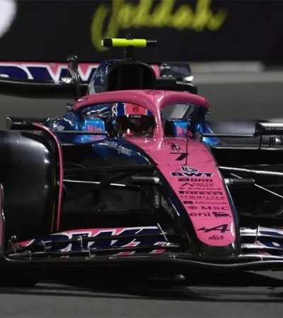 El Alpine con que compite Franco