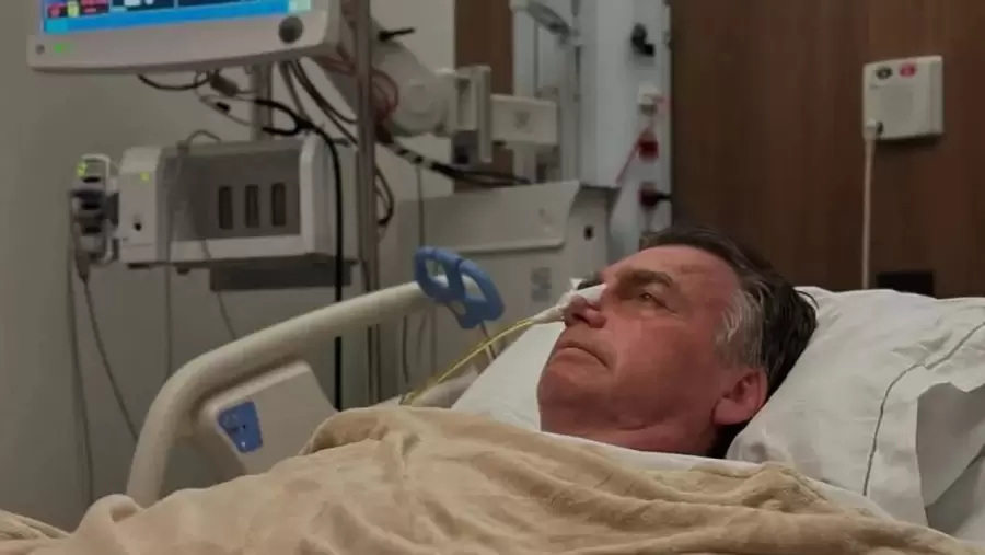 El controvertido Jair Bolsonaro continúa internado.