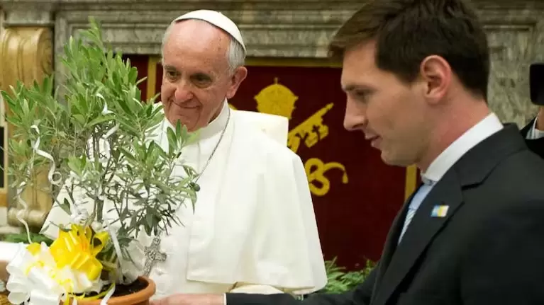 El Papa Francisco junto a Lionel Messi