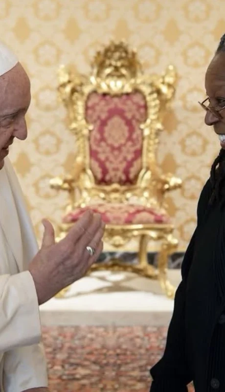 Francisco junto a Whoopi Goldberg.