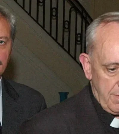 El exsecretario de Culto, Guillermo Oliveri, junto con Jorge Bergoglio/ Fuente: Noticias Argentinas