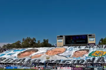 Murió el papa Francisco: el homenaje de Godoy Cruz con su histórica bandera