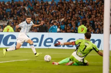 Racing sin público ante un Colo Colo convulsionado por el fantasma de la suspensión