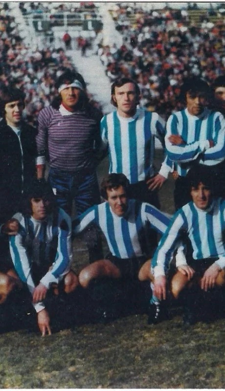 Hugo Gatti junto a sus compañeros de Atlético Argentino en 1980