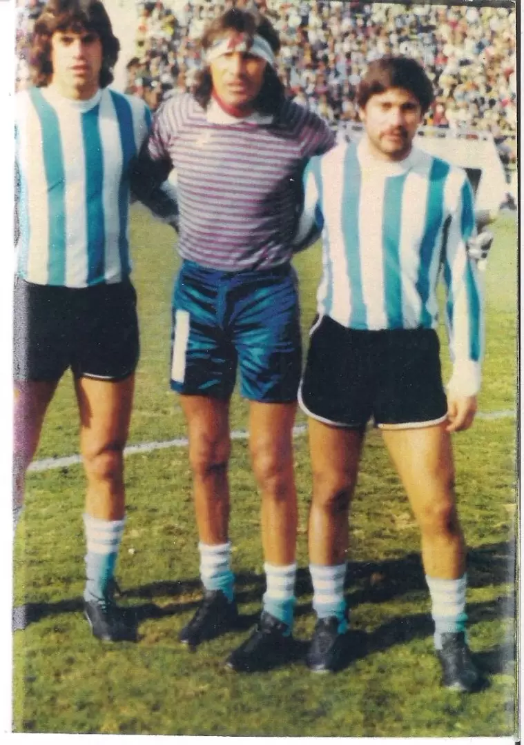 Norberto Touzón, Hugo Gatti y Carlos Ereros en la previa de aquel recordado amistoso.