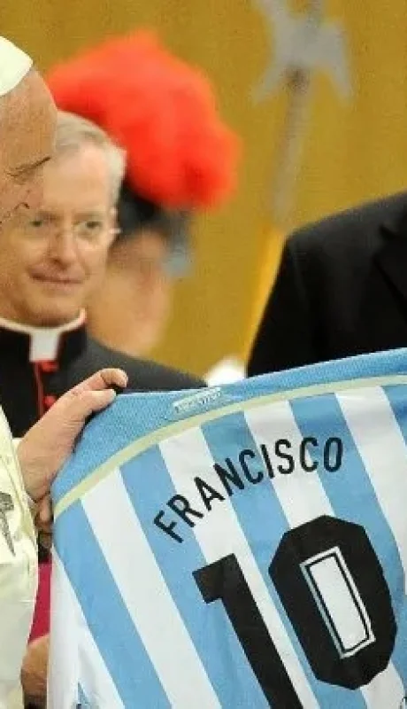 El papa Francisco cuando recibió la visita del Diego Armando Maradona/ Fuente: Web