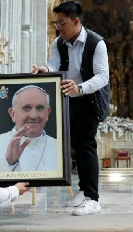 Homenaje al Papa Francisco en la Catedral de Buenos Aires.