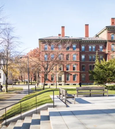Universidad de Harvard.