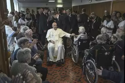 Francisco visitó el Hogar San José para ancianos en Bruselas.