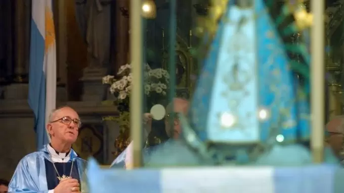 Jorge Bergoglio,y la Virgen de Luján.
