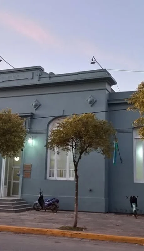 En el Hospital Municipal de San Roque fue atendida la víctima.