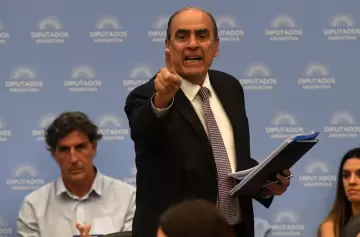 Francos marcó que el Gobierno vetará cada ley que altere el ajuste