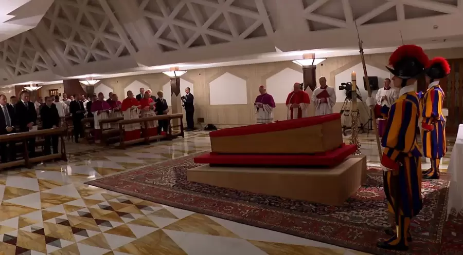 Algunos senadores viajarán a Roma