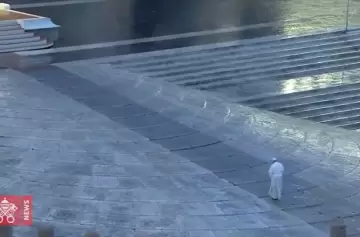 El día que el papa Francisco rezó solo en la mítica Plaza San Pedro