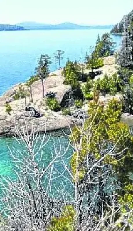 Bariloche invita a recorrer playas de aguas transparentes, rodeadas de bosques y tranquilidad.
