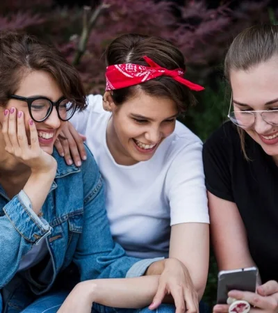 Generación Z , término utilizado para describir a los estadounidenses nacidos a finales de la década de 1990 y principios de la de 2000.